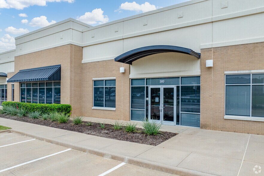More Photos Of 1825 Lakeway Dr, Lewisville Unknown For Lease