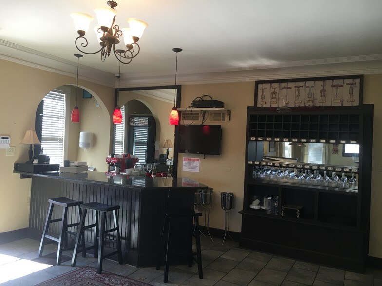 More Photos Of 8556 Macon Rd, Cordova Restaurant For Sale