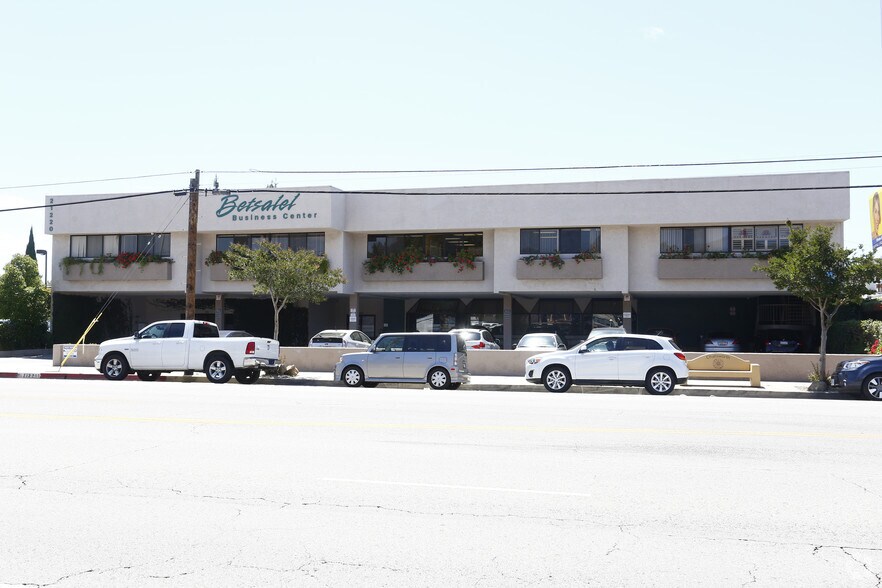 More Photos Of 21220 Devonshire St, Chatsworth Office For Lease