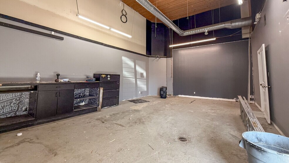 More Photos Of 431 Victoria St W, Kamloops Industrial For Lease