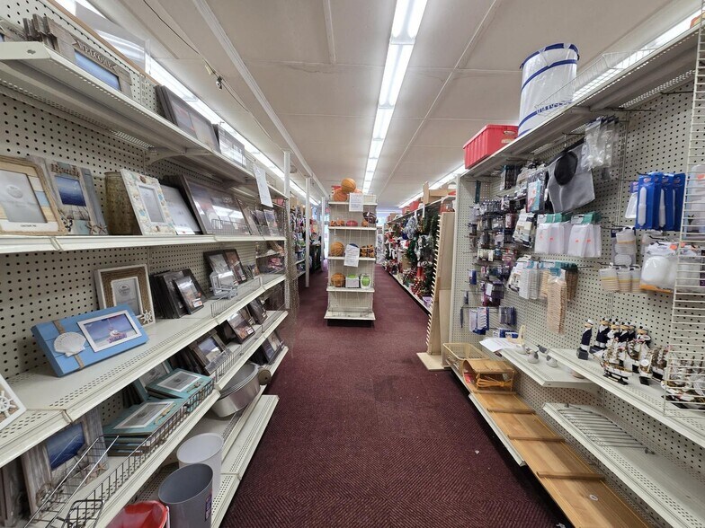 More Photos Of 631 Main St, Chatham Storefront For Lease