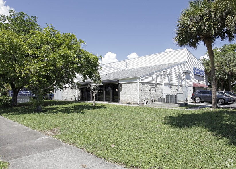 Primary Photo Of 230 S Dixie Hwy, Hallandale Beach Medical For Lease