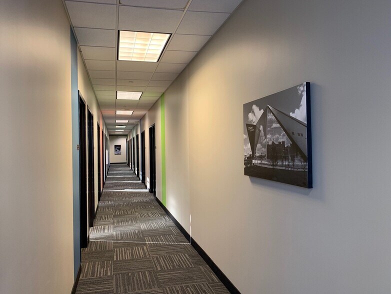 More Photos Of 5505 Cottonwood Ln, Prior Lake Office For Sale