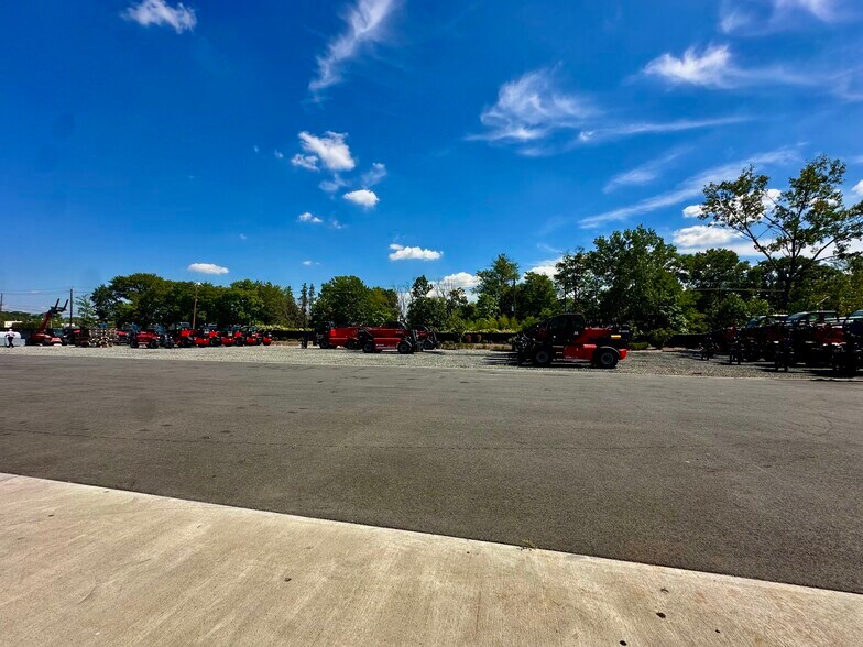 More Photos Of 651 N Michigan Ave, Kenilworth Service For Lease