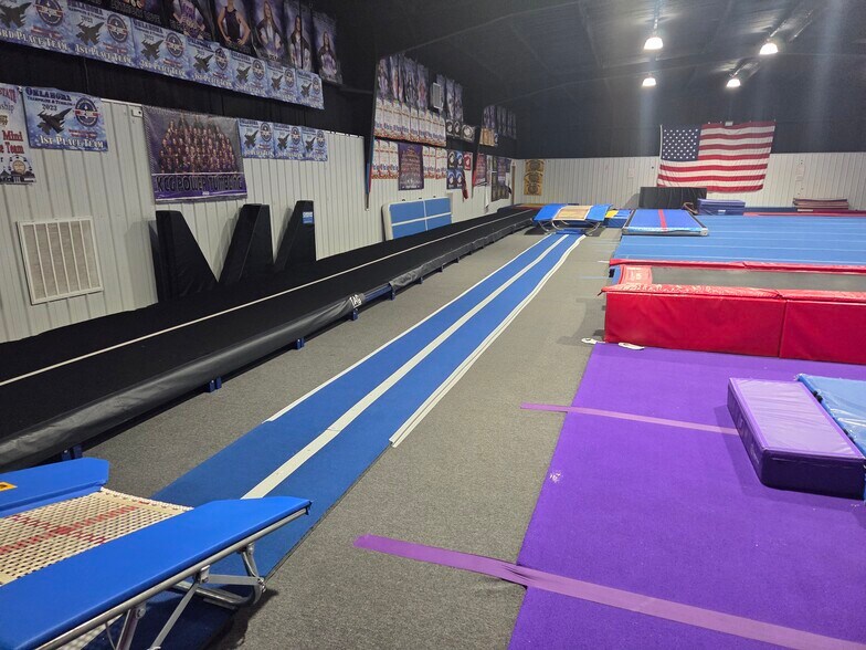 More Photos Of 72 Miller ave, Elgin Sports And Entertainment For Sale
