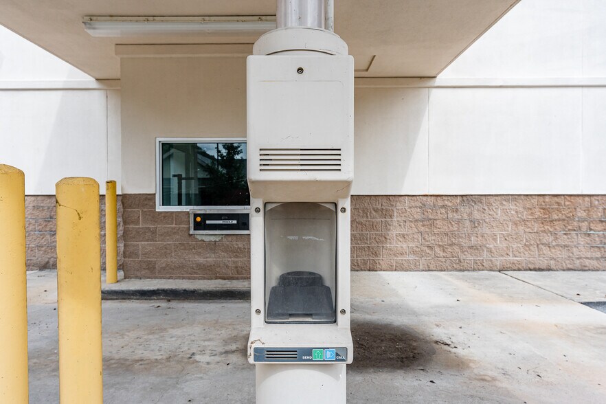 More Photos Of 19254 Seneca Trl, Marlinton Drugstore For Lease