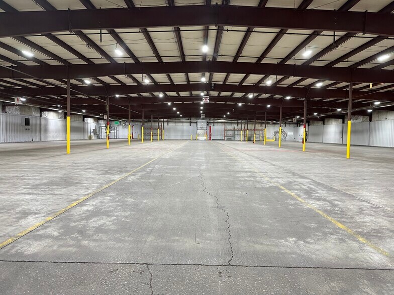 More Photos Of 11530 Stephens Rd, Warren Warehouse For Lease