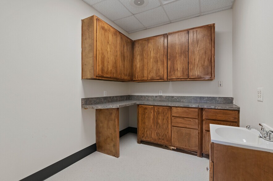 More Photos Of 3605 Interstate 30, Mesquite Medical For Lease
