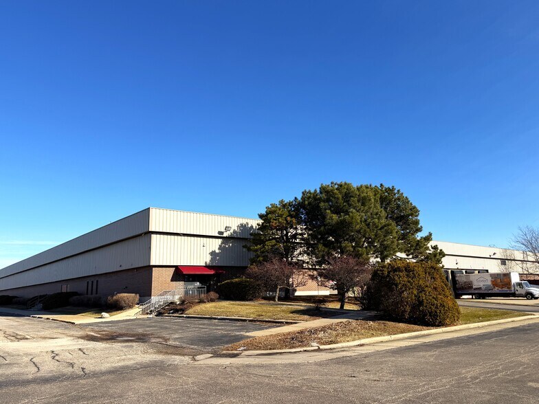 More Photos Of 6651-6669 E State St, Rockford Department Store For Sale