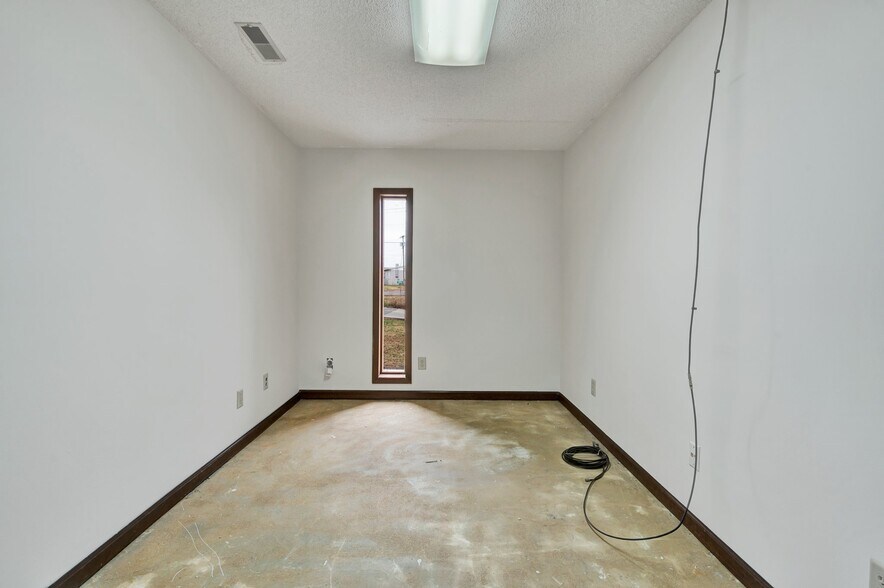 More Photos Of 1050 Whisperwood Trl NE, Cleveland Light Distribution For Sale