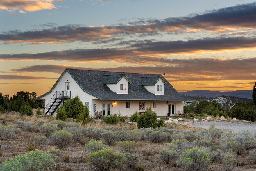 More Photos Of 11550 Pigeon Hollow Rd, Spring City Hotel For Sale
