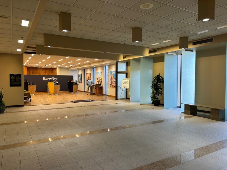 More Photos Of 909 S Meridian Ave, Oklahoma City Office For Lease
