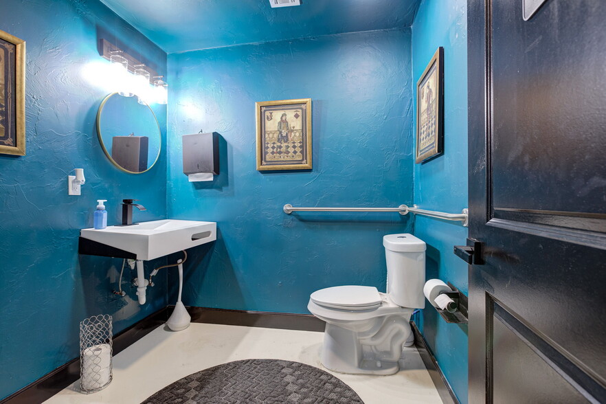 More Photos Of 6500 N Meridian Ave, Oklahoma City Medical For Sale