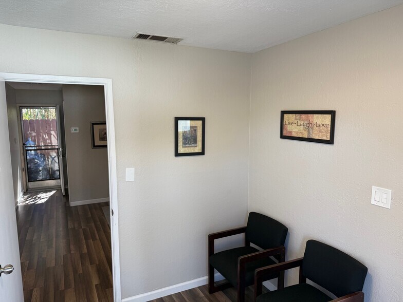More Photos Of 425 E Center St, Manteca Office Residential For Lease