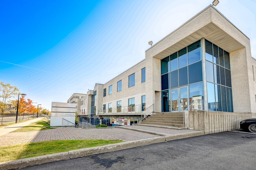 Primary Photo Of 8552-8678 Boul Pie-IX, Montréal Warehouse For Lease