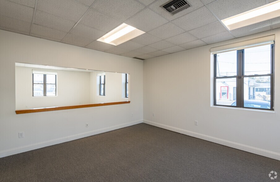 More Photos Of 600 Pleasant St, Watertown Medical For Lease