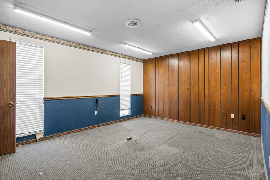 More Photos Of 1118 N Magnolia Ave, Ocala Warehouse For Sale