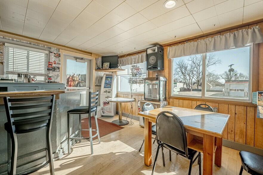 More Photos Of 127 W Main St, Belleville Restaurant For Sale