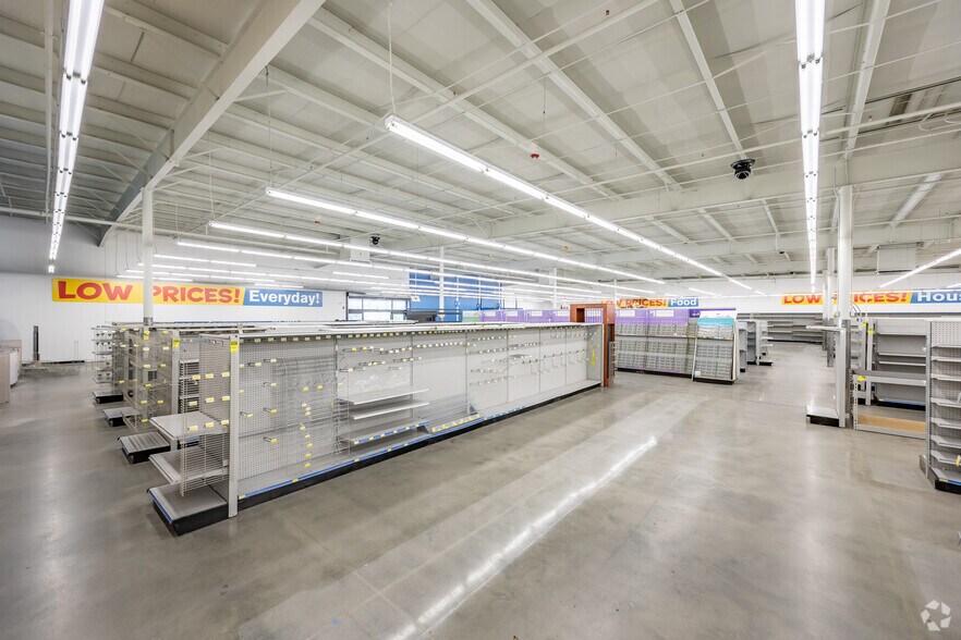 More Photos Of 201 Walnut St, Montezuma Freestanding For Lease