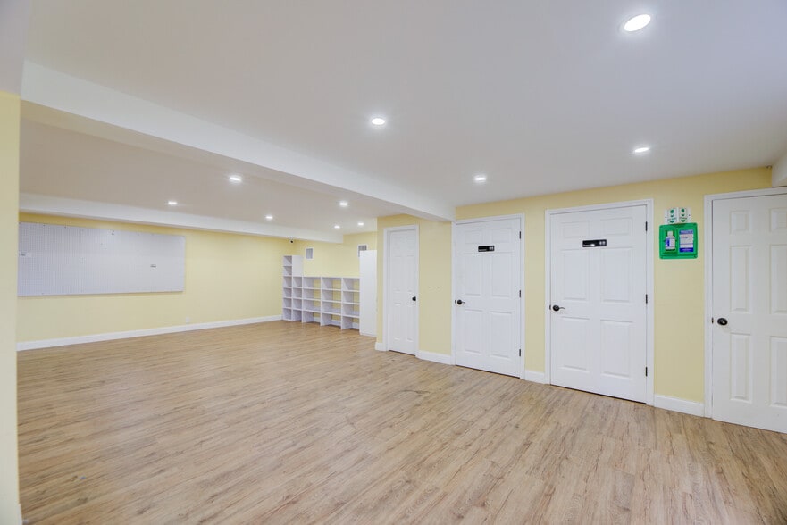 More Photos Of 359 10th St, West Palm Beach Storefront Retail Office For Sale