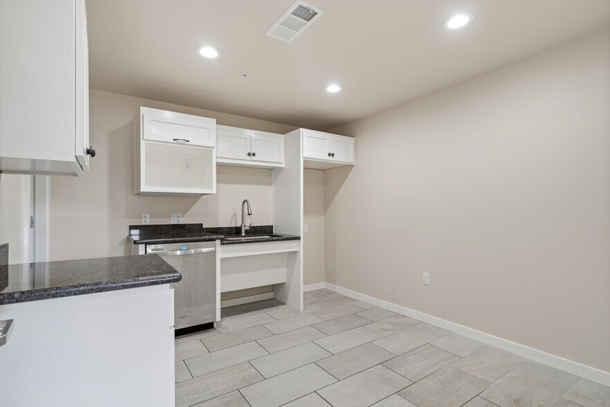More Photos Of 680 E Cotati Ave, Rohnert Park Health Club For Lease