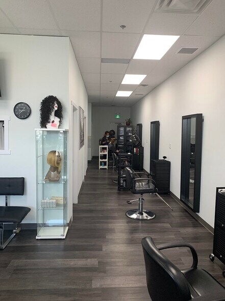 More Photos Of 3131 27th St NE, Calgary Storefront For Sale