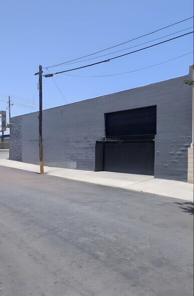 More Photos Of 2636 S Main St, Los Angeles Warehouse For Lease