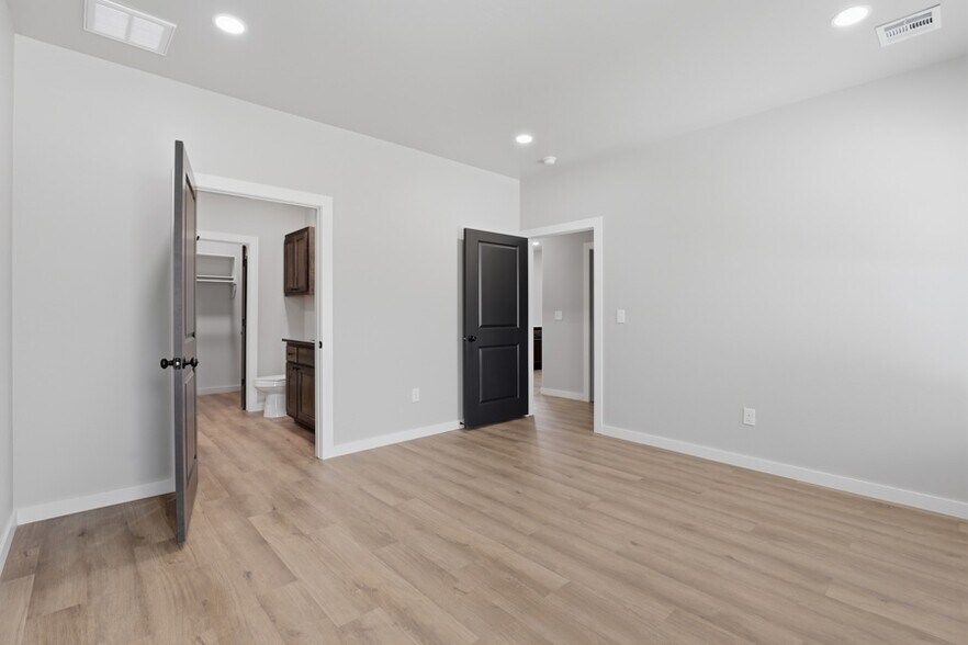 More Photos Of 3611 & 3613 Frontier Avenue, Ponca City Specialty For Sale