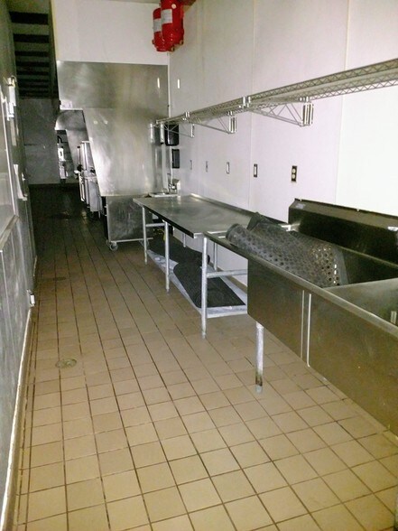 More Photos Of 2055 S Linden Rd, Flint Restaurant For Sale