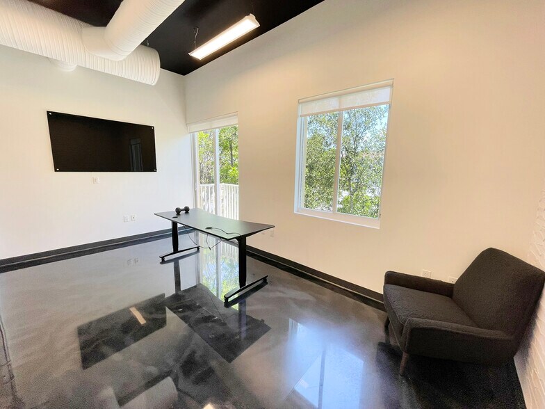 More Photos Of 1110 Pine Ridge Rd, Naples Office For Lease