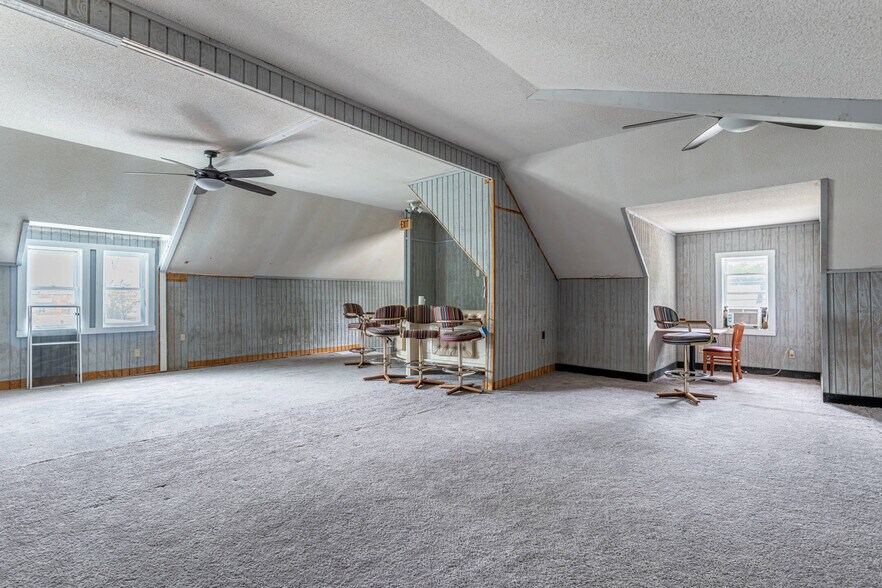 More Photos Of 1040 S Wayne St, Saint Marys Restaurant For Sale