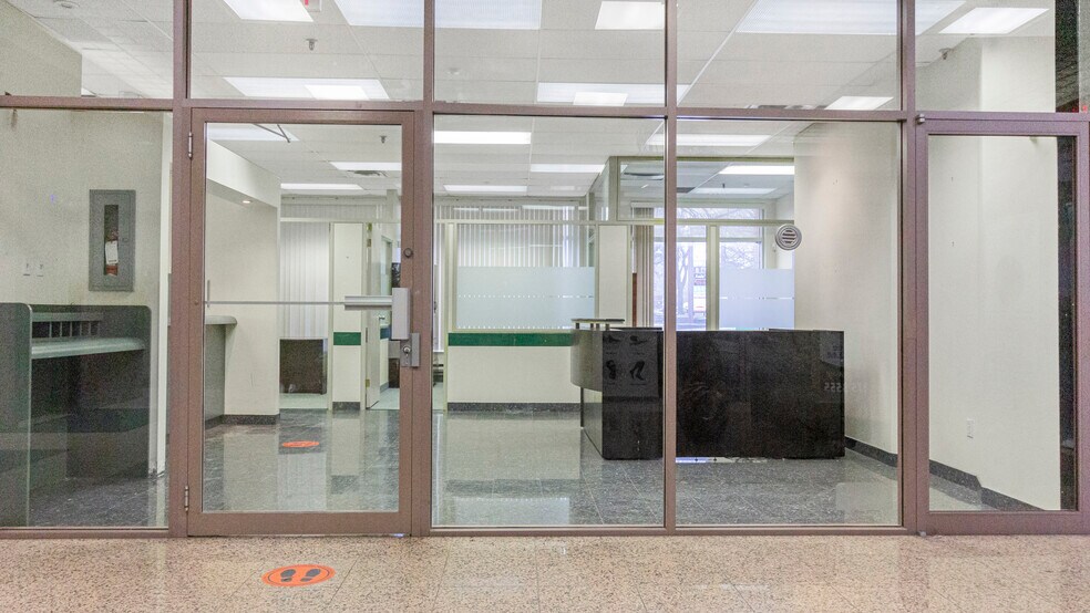 More Photos Of 918 Dundas St E, Mississauga Office For Lease