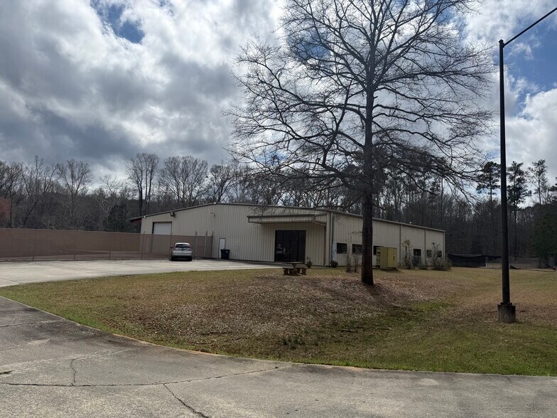 More Photos Of 300 Delano Dr, Manchester Warehouse For Sale