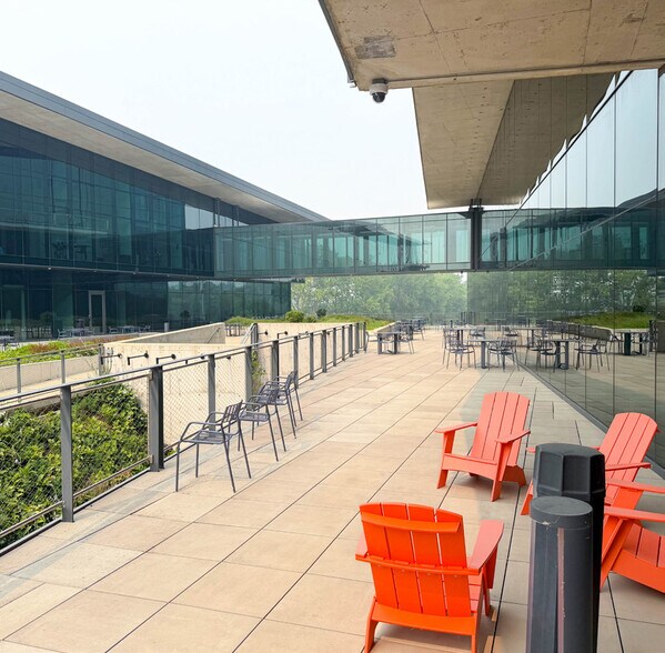 More Photos Of 910 John St, Columbus Office For Lease