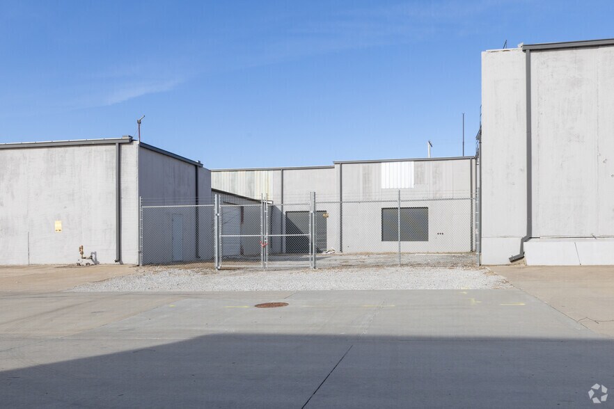 More Photos Of 1625 E Easton St, Tulsa Manufacturing For Sale