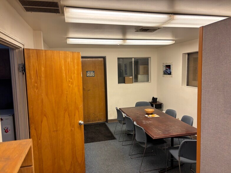 More Photos Of 6920 SW 111th Ave, Beaverton Warehouse For Sale