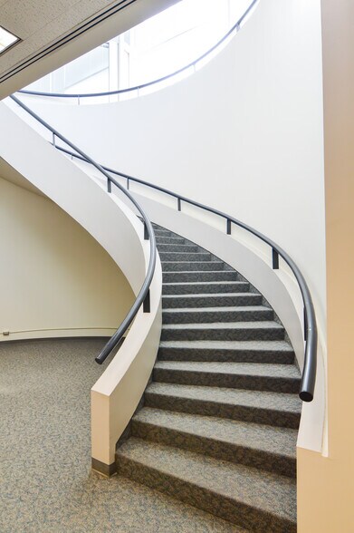 More Photos Of 40 NE Loop 410, San Antonio Office For Sale