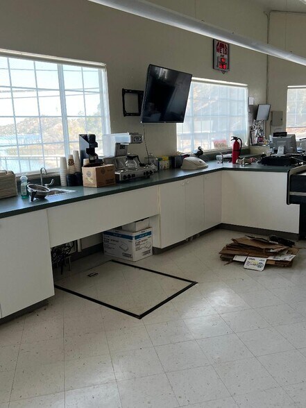 More Photos Of 10920 Lakeshore Dr, Clearlake Trailer Camper Park For Sale