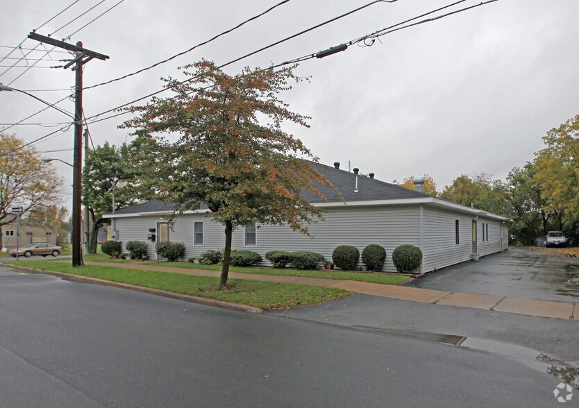 Primary Photo Of 201 Cedar St, Oneida Office For Sale