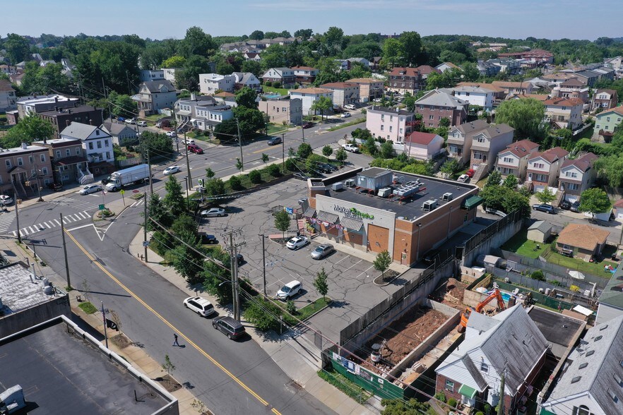 570 Tompkins Ave, Staten Island, NY 10305 Drugstore For Sale