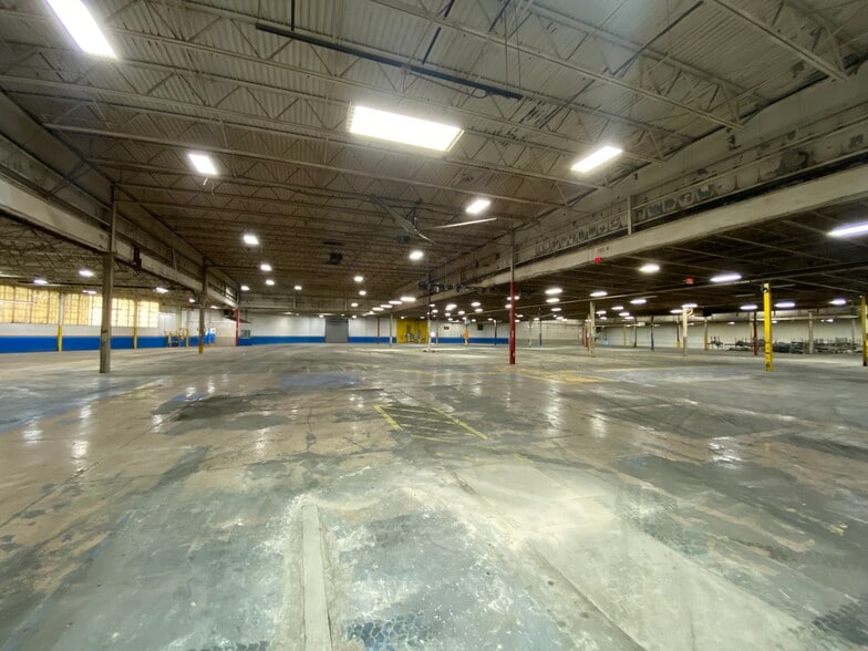 More Photos Of 1900 Foss Park Ave, North Chicago Warehouse For Sale