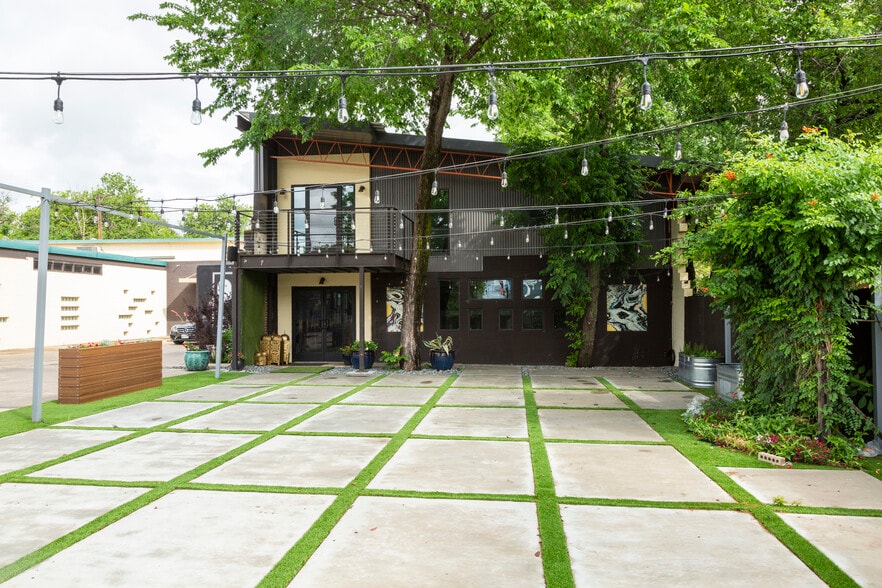 Primary Photo Of 502 Grand Ave, Fort Worth Flex For Sale