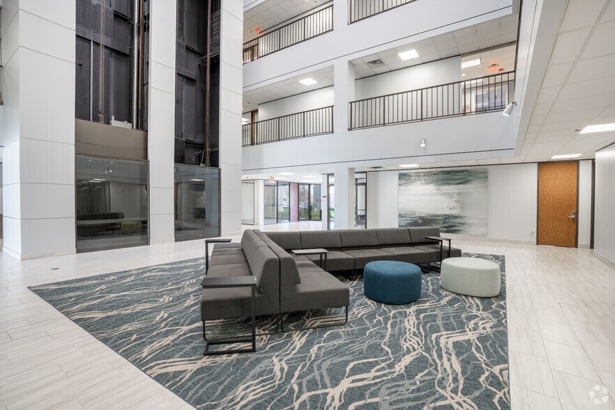 More Photos Of 711 W Bay Area Blvd, Webster Office For Lease