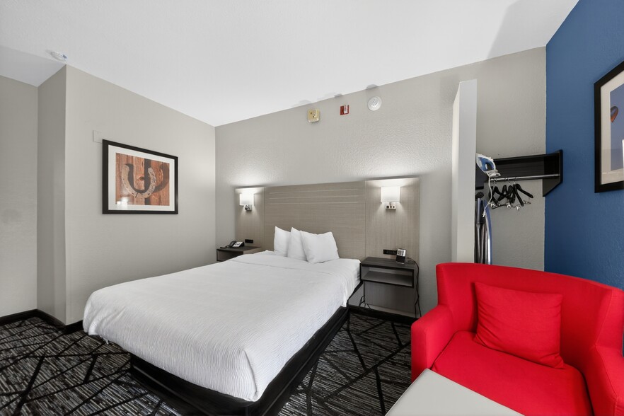More Photos Of 40 New Garver Rd, Monroe Hotel For Sale