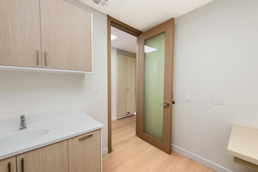 More Photos Of 500 Alamitos Ave, Long Beach Medical For Lease