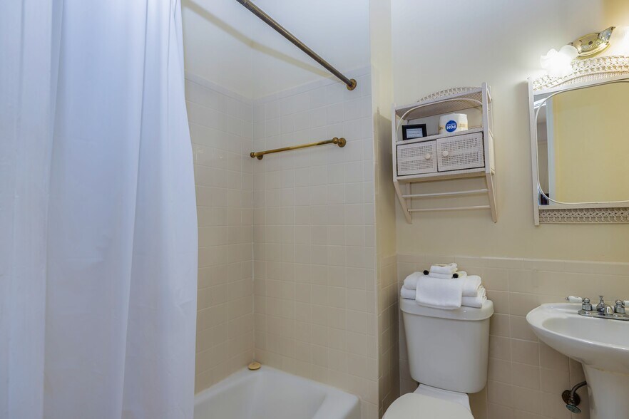 More Photos Of 252 Seavy St, Senoia Hospitality For Sale