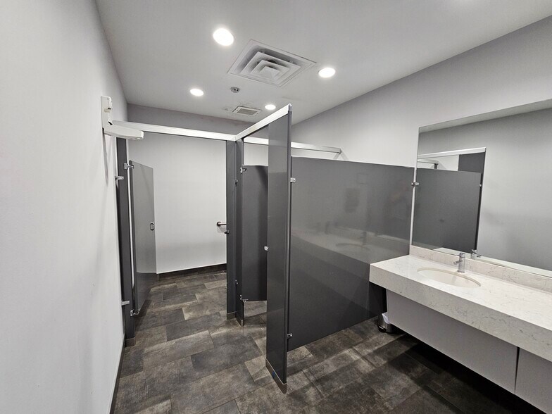 More Photos Of 51 County Road 171, Bay City Manufacturing For Sale