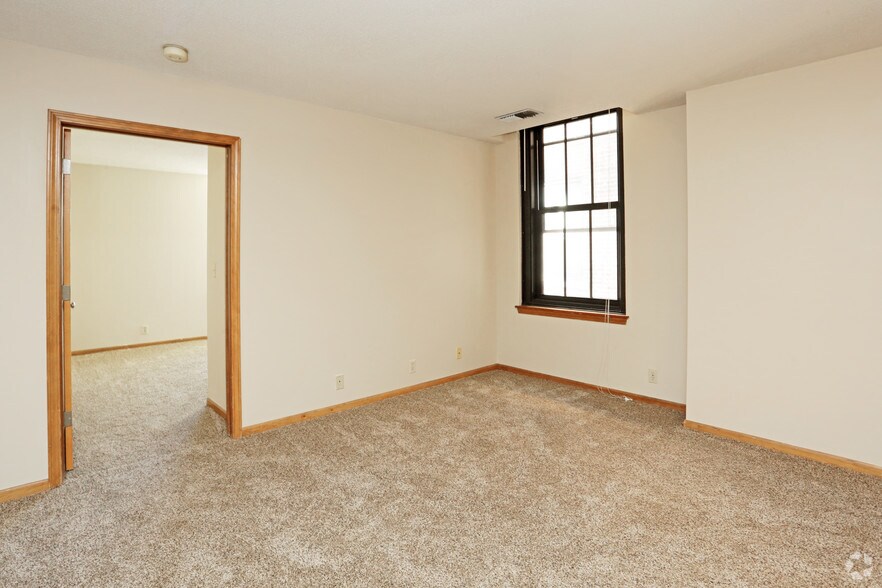 More Photos Of 1913 Farnam St, Omaha Apartments For Lease