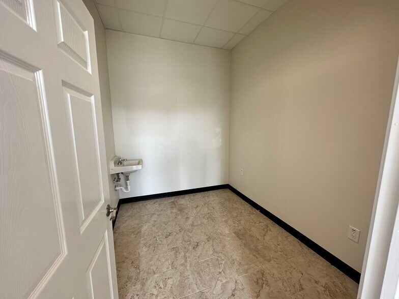 More Photos Of 900 W Jackson Ave, Pasadena Unknown For Lease