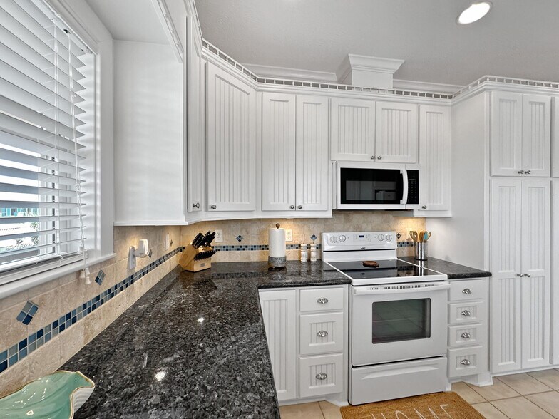 More Photos Of 944 Raymond, Crystal Beach Specialty For Sale